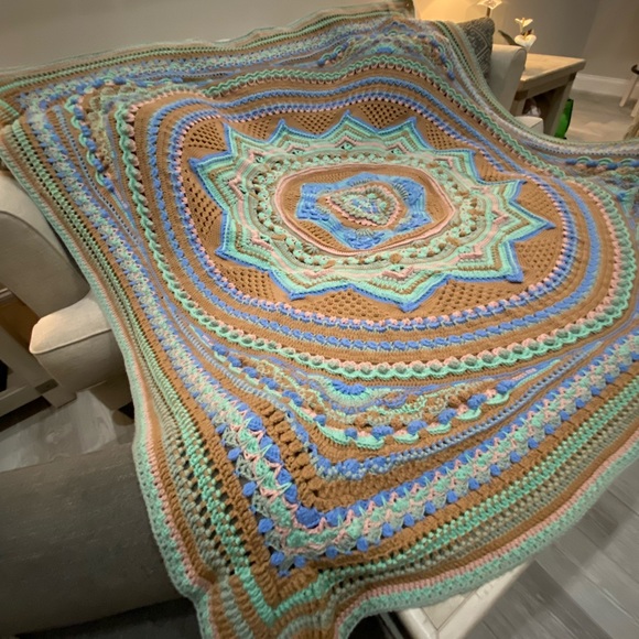 HANDMADE crocheted afghan. - Picture 3 of 3